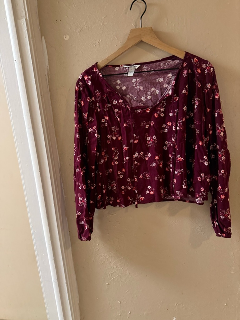 Arizona Jean Company Burgundy Floral Peasant Top